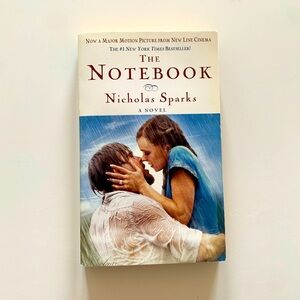 “The Notebook” - a Novel by Nicholas Sparks -GUC
